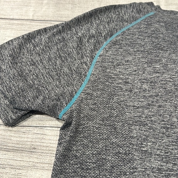 🍋Mens original Vent Tech tee with 3 bar sizing PTP approx 19”🍋 - Picture 10 of 13